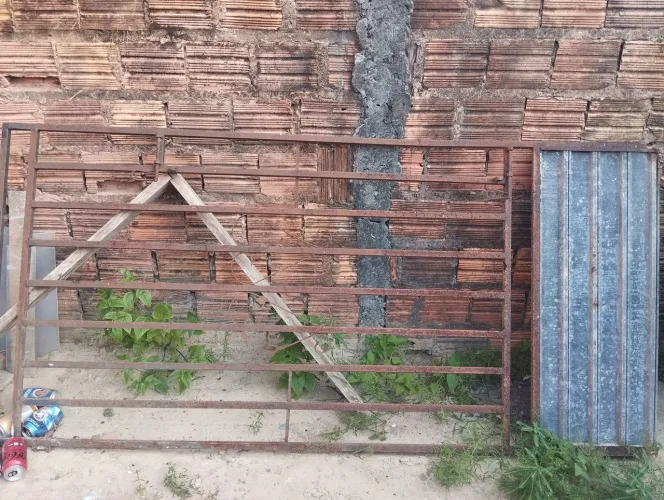 Portão pequeno de Metalon 