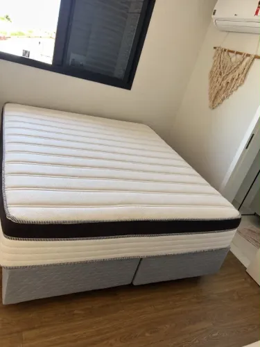 Cama Casal Queen