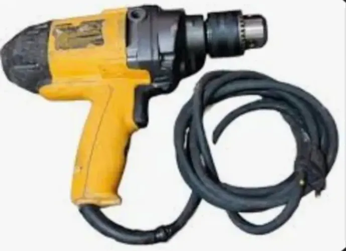 Furadeira Dewalt industrial