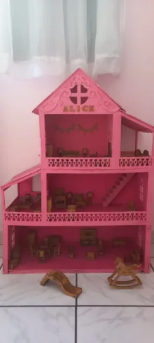 Casinha de boneca em mdf 80cm + bonecas polly