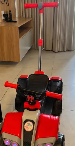 Vendo carrinho de bebê elétrico usado pouco .