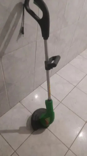 Aparador de grama elétrico da marca trapp.MASTER 1000 PLUS SEMI NOVO QUASE NAO FOI USADO