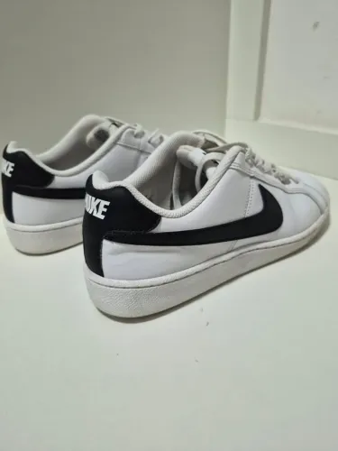 Tênis Nike court royale