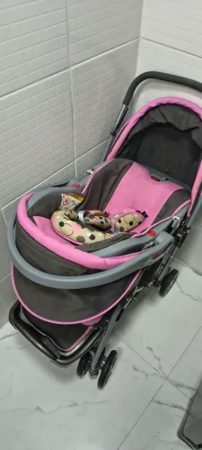 Cadeirinha, bebê conforto e banheira grande de brinde