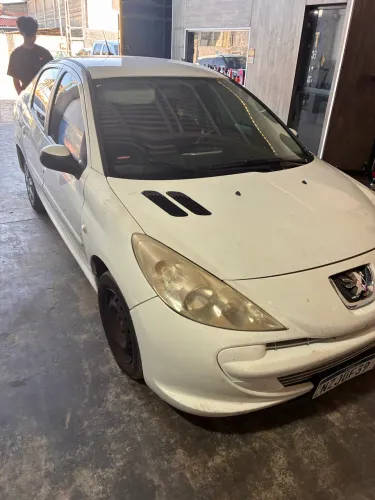 Peugeot 207 Sedan Passion XR 1.4 Flex 8V 4P 2012