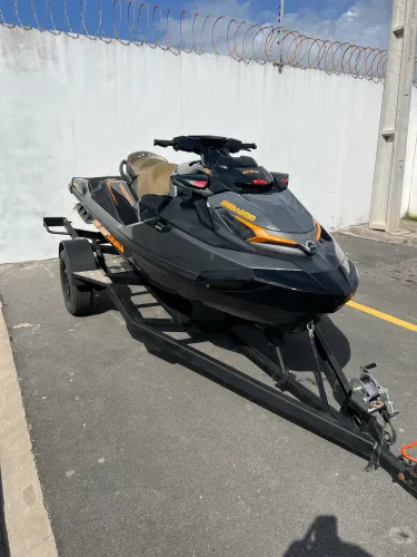 Vendo Jet ski super conservado 170 valor 83 mil