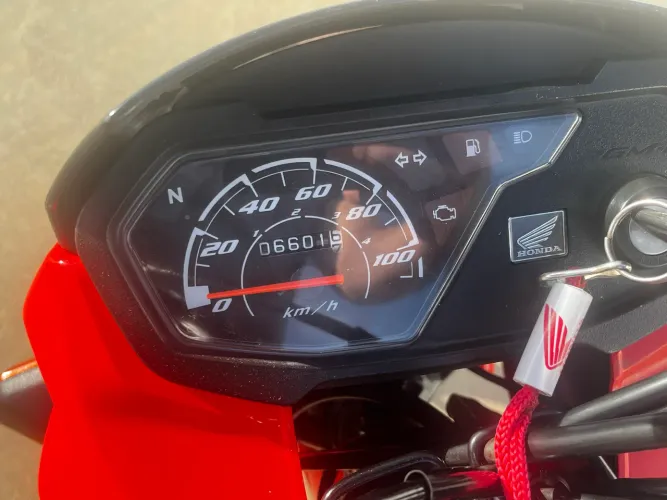 VENDE-SE: Honda pop vermelha, 2023