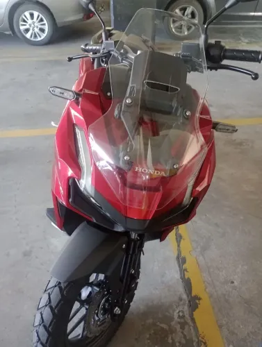 Moto nova com cera nos pneus ainda 