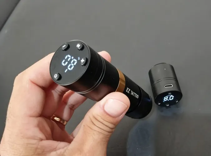 Máquina de tatuagem pen EZ com duas baterias