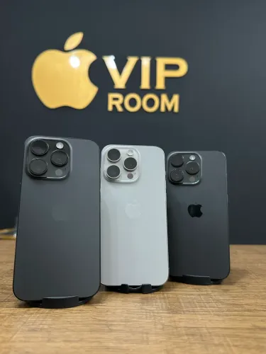 iPhone 15 Pro 128gb preto e cinza semi novos!!