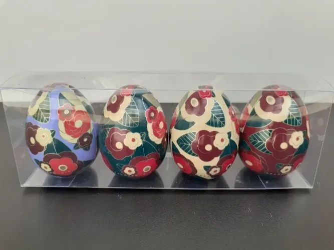 Ovos decorados granado