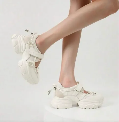 Sandália esportiva plataforma off-white