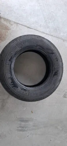 Pneu 235 / 75 / R17.5