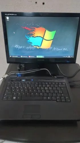Notebook com monitor externo 