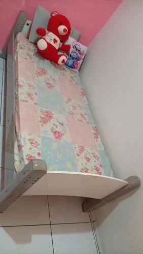 Cama de solteiro com colchão 