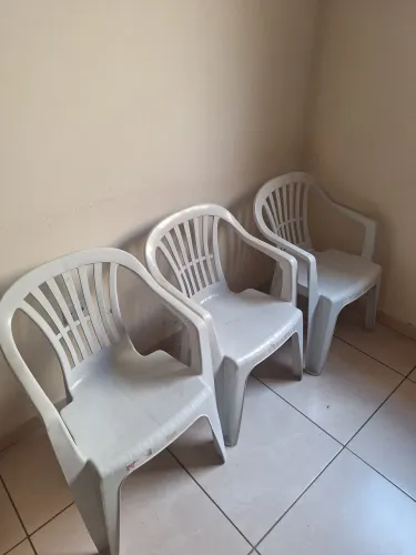 Cadeiras de plástico