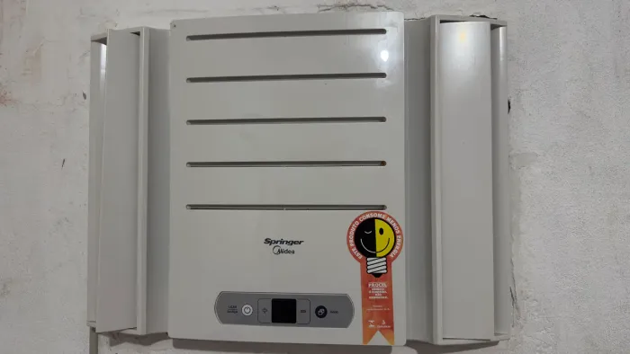 Ar-condicionado Springer Midea 7500 btus com controle