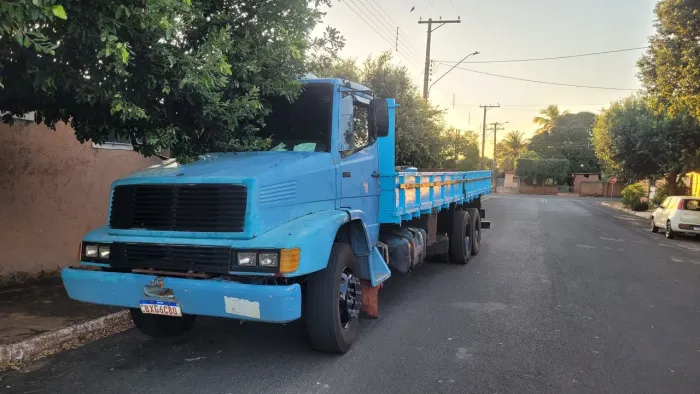 Vendo ou troco MB 2318 grade baixa