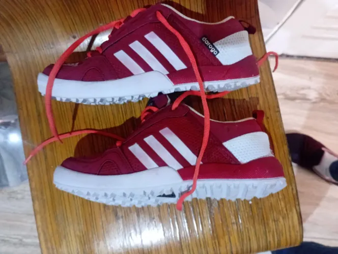 Tênis adidas