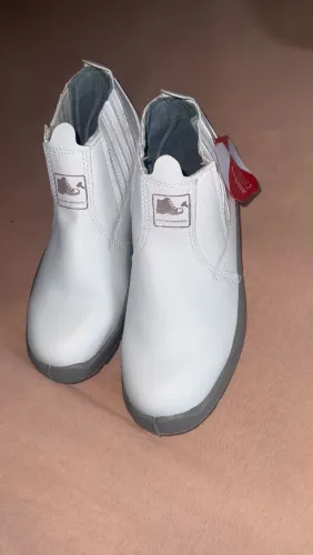Vendo uma bota branca tamanho 39