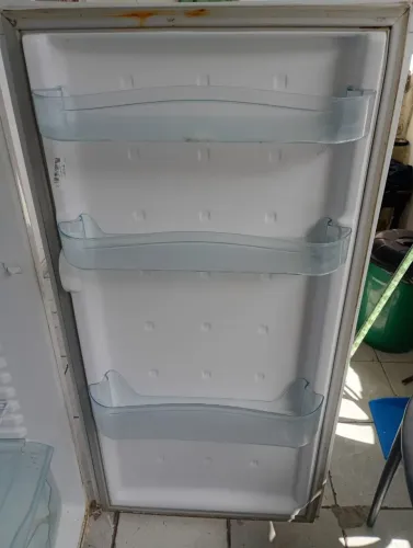 Vende-se uma geladeira usada