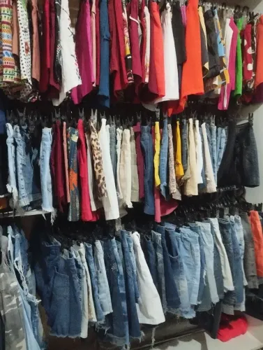 Lote de roupas femininas pra bazar ou brechór