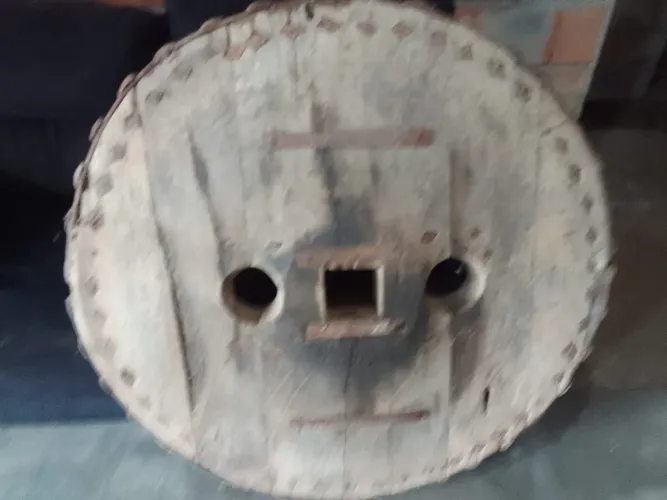 Vendo roda de carro de boi 1800 aceito trocas 