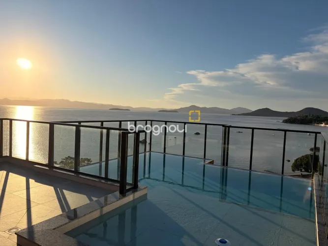 Apartamento de 2 quartos a venda em Cacupé, com vista para o Mar.