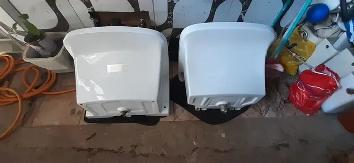 Tanques de porcelana da CELITE seminovos muito bem conservados