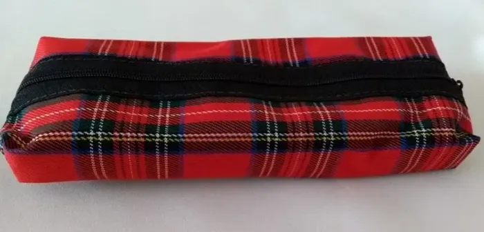 Estojo xadrez - Nécessaire feminina porta maquiagem e cuidados pessoais.