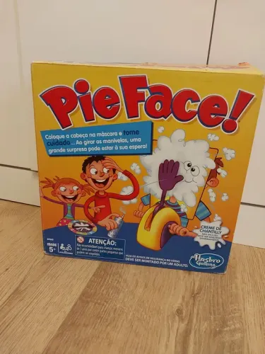 Jogo Pie Face. TORTA NA CARA