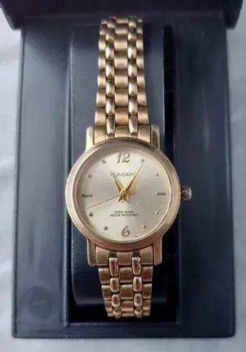 Relogio social feminino dourado Mondaine