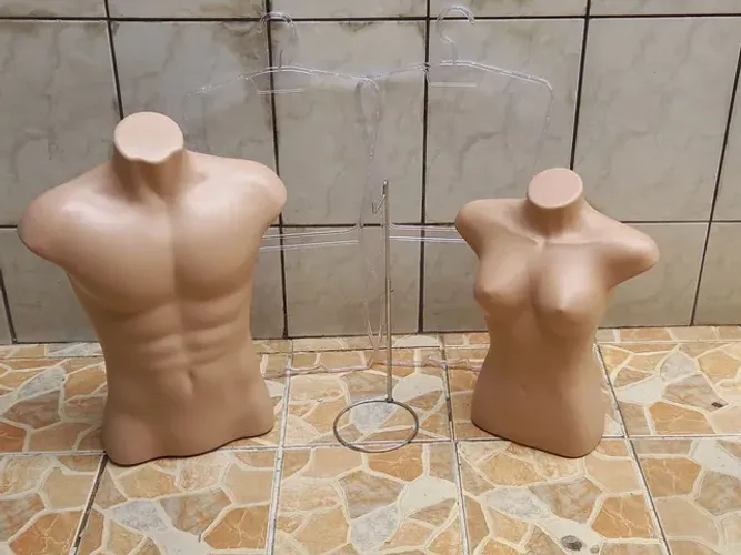Todos esses Acessórios 2 busto manequins 2 cabide acrílico 1 display para bolsa<br>