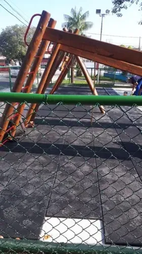 Piso borracha academia / playground 50x50cm 11mm preto emborrachado R$15,95
