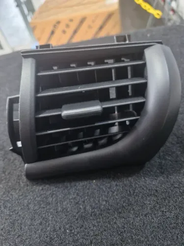 Difusor De Ar condicionado Toyota Hilux 2016 a 2021 lateral Direito 