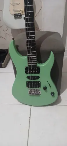 Guitarra yamaha Super Strato.