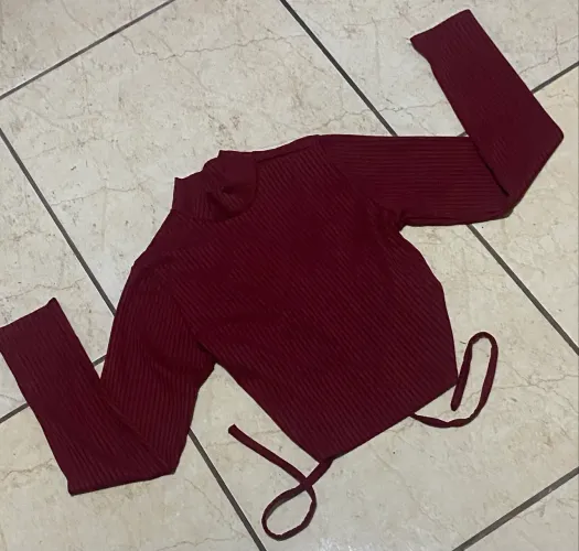 Cropped manga cumprida TAM U por R$ 19,99