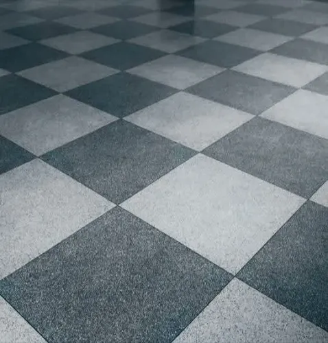 Piso de granilite feito com tinta xadrez 