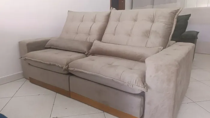 Sofá retrátil de LUXO com detalhes em madeira