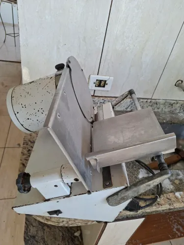 Máquina de Cortar Frios fatiador