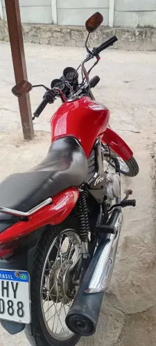 Vede se uma cg fam 150 es ano 2010.