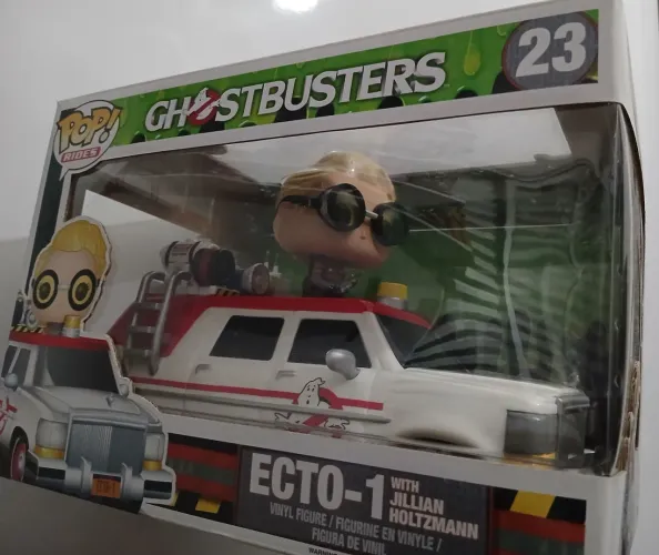 Funko Pop Rides Ghostbusters Ecto-1 com Jillian Holtzmann