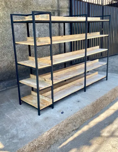 Estante de Aço com Prateleiras de Madeira