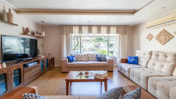 Apartamento conta com 3 dormitórios,1 suíte, 2 quartos solteiro, banheiro social, lavabo e