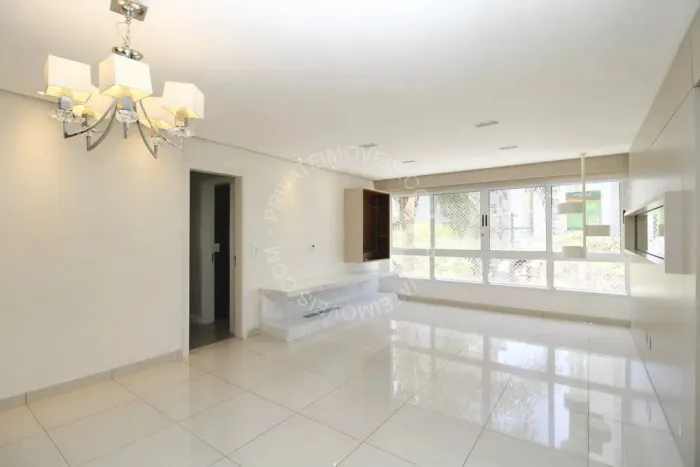 Apartamento semimobiliado para alugar no Menino Deus com 3 quartos (1 suíte)