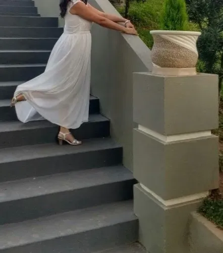 Vestido  branco. Serve em gestante Busto 98cm