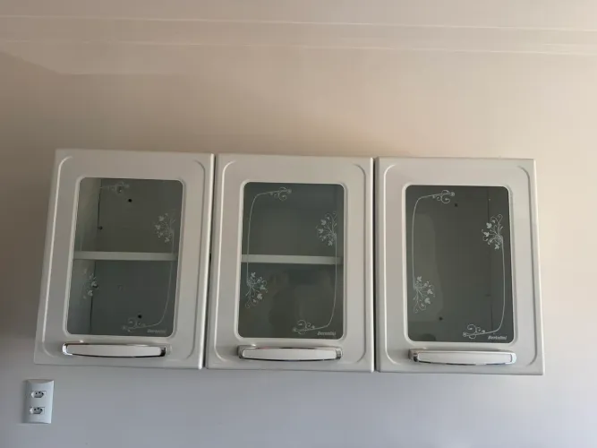 Armário Triplo Bertolini com vidro Evidence Aço 120 cm 3 portas