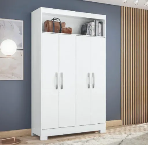 Guarda-Roupa Branco com Amplo Espaço Interno