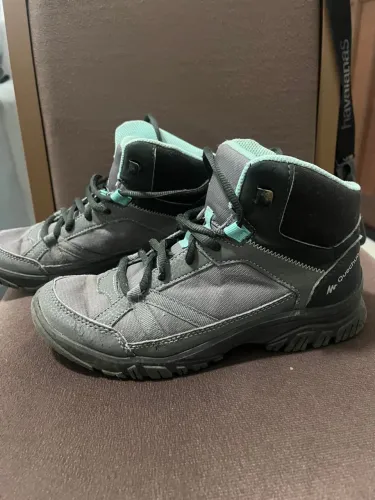 Tênis Quechua Cinza