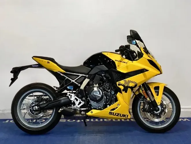 Suzuki GSX 8R  Completa Lançamento